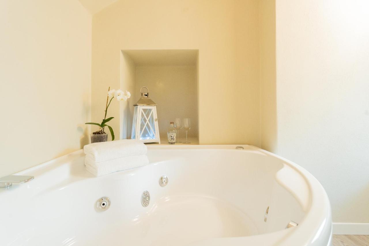 Romantic Escape City Centre With Jacuzzi & Parking By Rent All Como Exterior foto