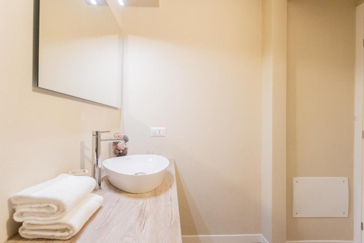 Romantic Escape City Centre With Jacuzzi & Parking By Rent All Como Exterior foto
